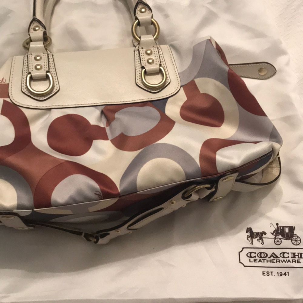 Coach small handbag - barely used - Picture 6 of 7